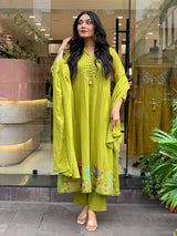 Green Embroidared Chanderi Silk Kurta Set
