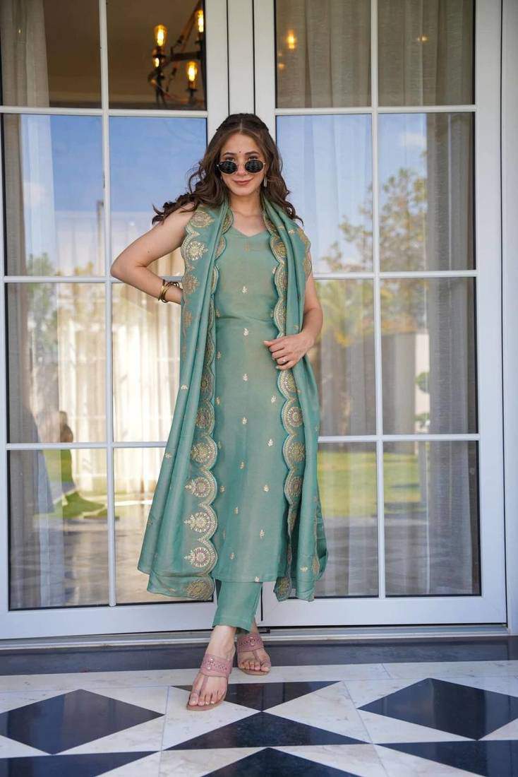 Embroidery Viscose Zari Chanderi Kurta Set