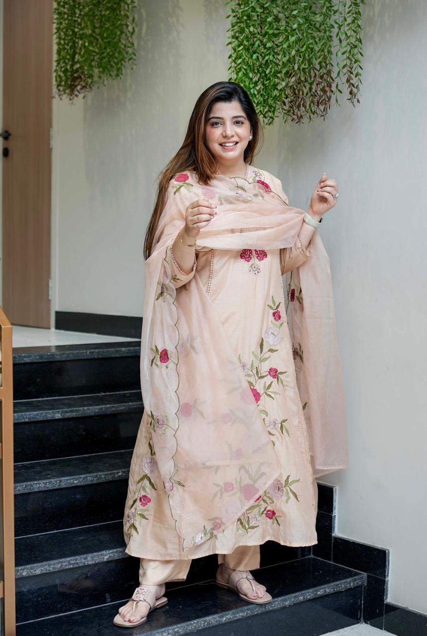 Embroidared Bsy Chanderi Silk Kurta Set