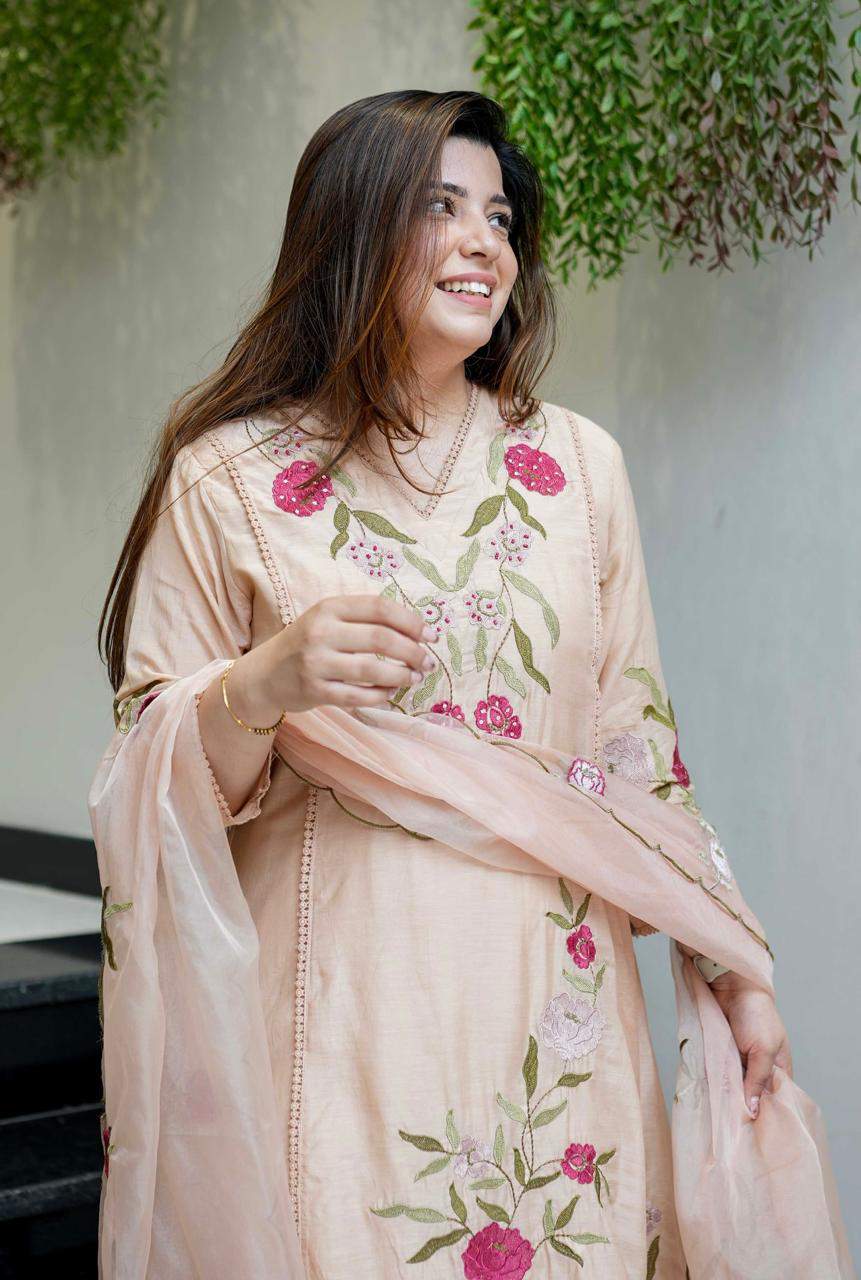 Embroidared Bsy Chanderi Silk Kurta Set