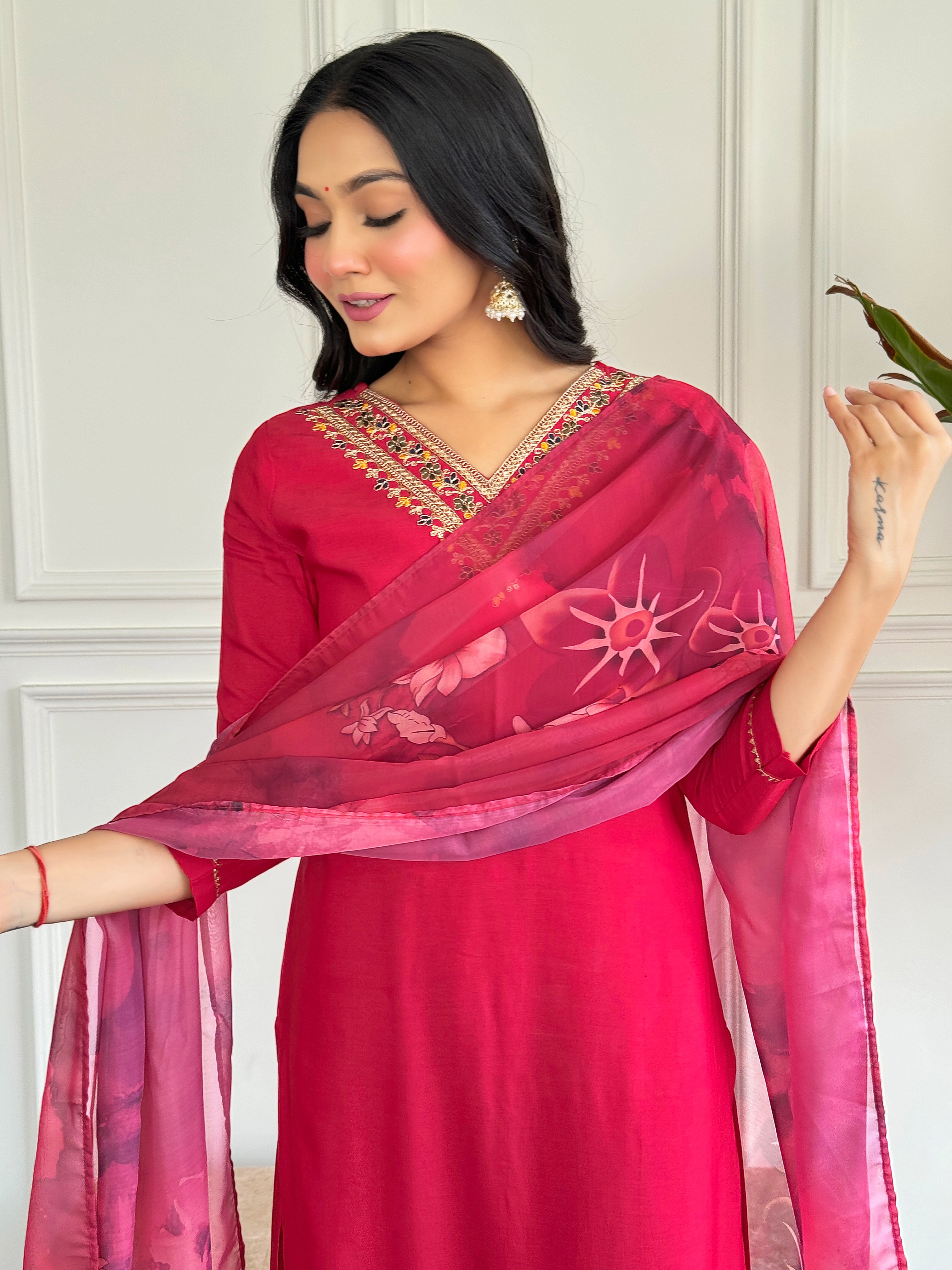 Fuchsia Thread Rayon Kurta Set with Dupatta V-Neck