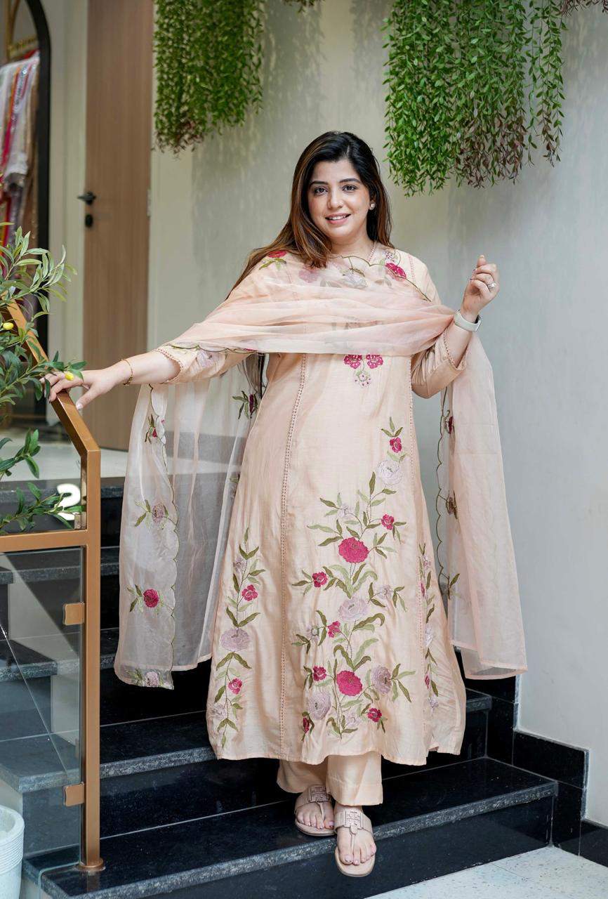 Embroidared Bsy Chanderi Silk Kurta Set