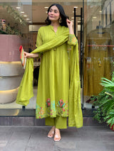 Green Embroidared Chanderi Silk Kurta Set